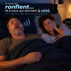 À ceux qui ronflent… et à ceux qui dorment à côté. Silenteo, pour des nuits plus paisibles. Couple au lit la nuit : l'homme ronfle, sa partenaire réveillée se bouche l'oreille.